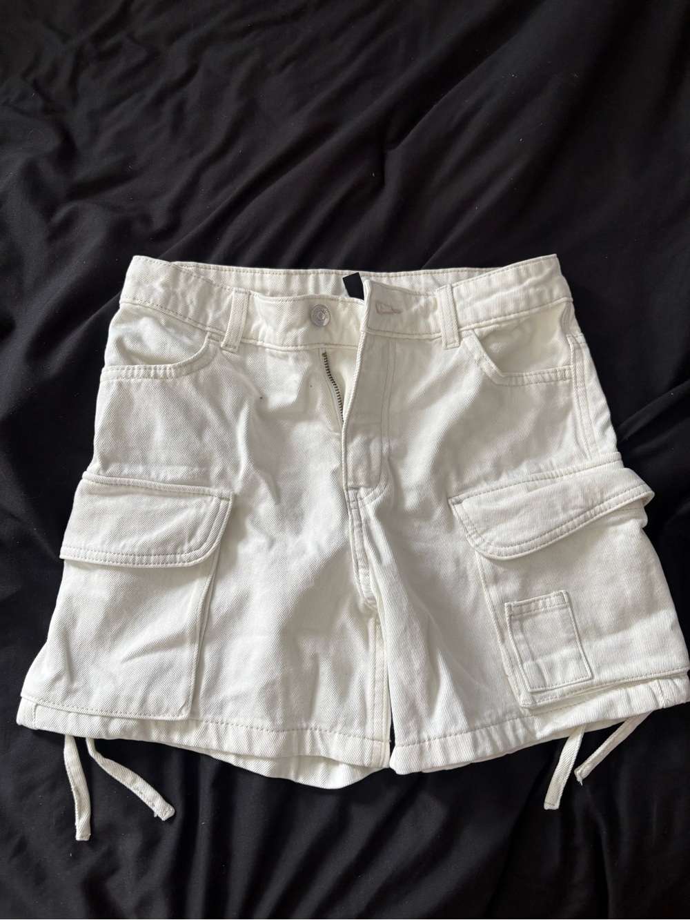 H&M White Cargo Women’s Shorts - Casual Utility Style